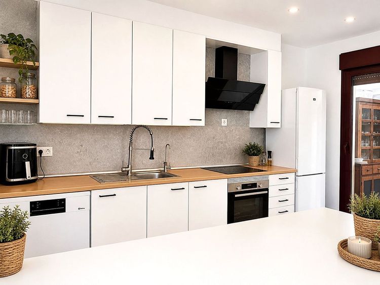 House | Resale in Selwo in Selwo, Costa del Sol - Photo 5
