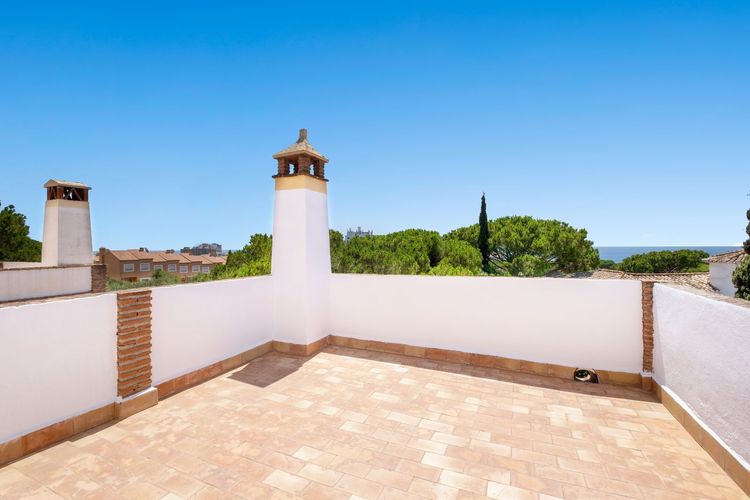 Apartment | Resale in Calahonda in Calahonda, Costa del Sol - Photo 2