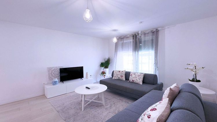 Apartment | Resale in Marbella in Marbella Others, Costa del Sol - Photo 2