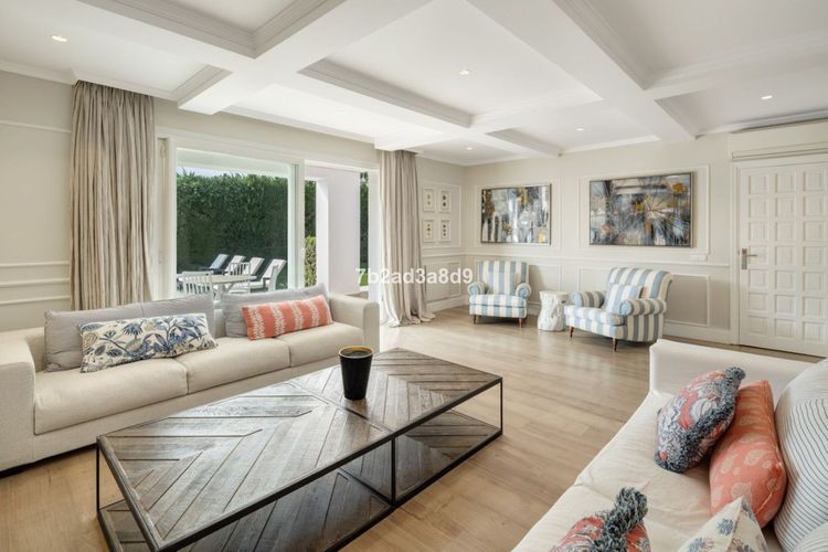 House | Resale in New Golden Mile in New Golden Mile, Costa del Sol - Photo 4