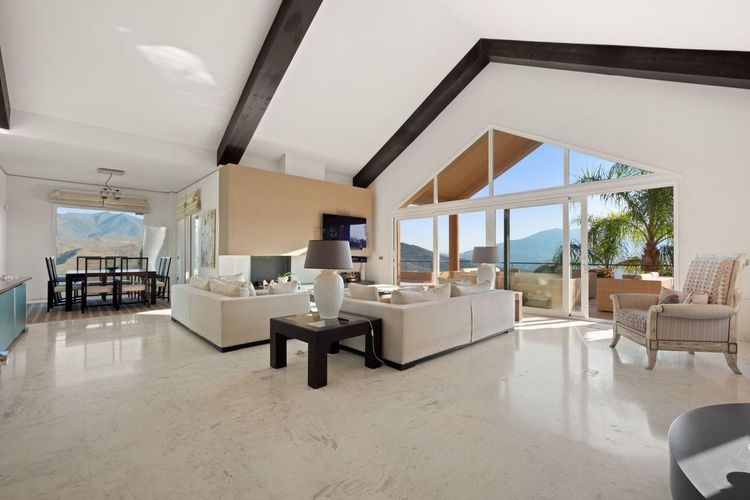 House | Resale in La Mairena in La Mairena, Costa del Sol - Photo 2