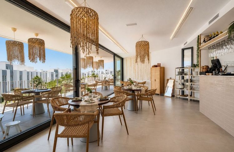Apartment | Resale in Estepona in Estepona, Costa del Sol - Photo 5