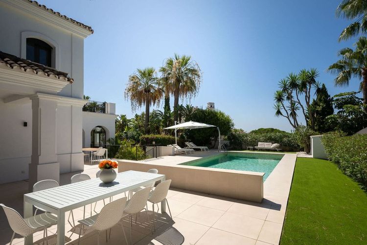 DetachedHouse in Marbesa in Marbesa, Marbella East, Costa del Sol - Photo 3