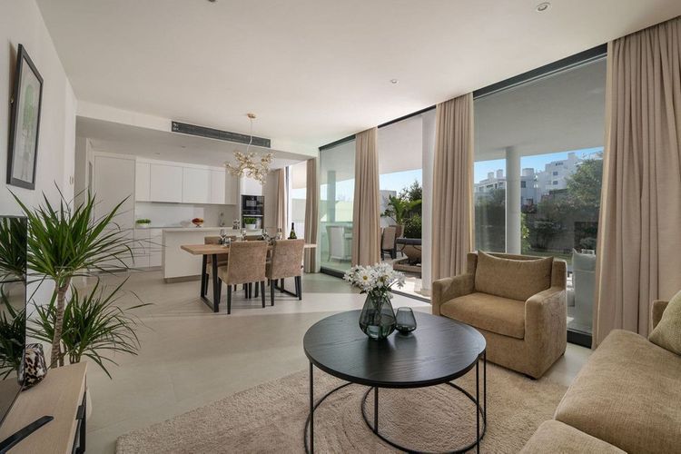 Apartment | Resale in Fuengirola in Fuengirola Others, Costa del Sol - Photo 2