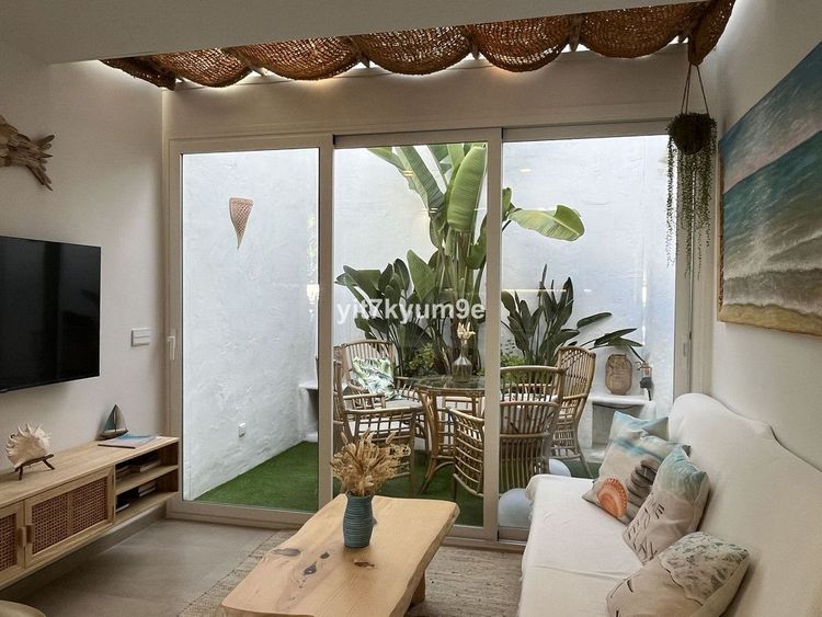 Apartment | Resale in Estepona in Estepona, Costa del Sol - Photo 2