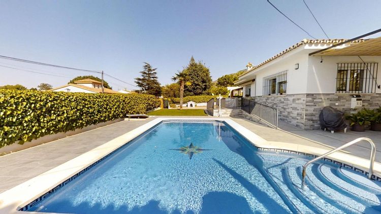 House | Resale in Alhaurín de la Torre in Alhaurín de la Torre, Costa del Sol - Photo 3
