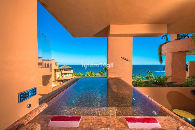 Apartment | Resale in Estepona in Estepona, Costa del Sol - Photo 3