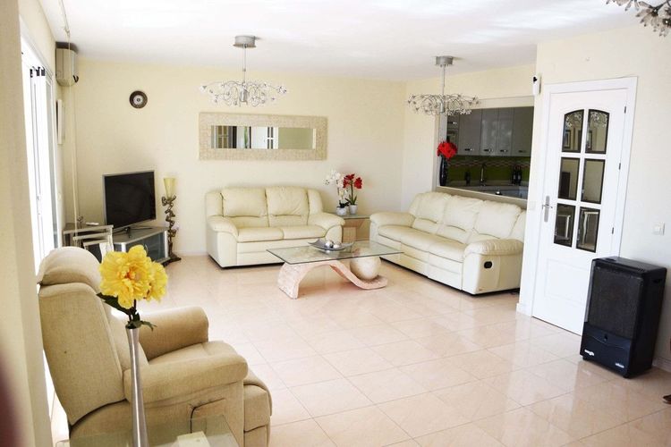 Apartment | Resale in Fuengirola in Fuengirola Others, Costa del Sol - Photo 4