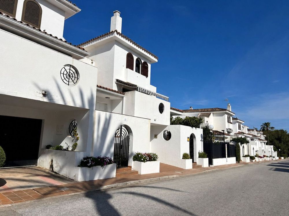Townhouse in New Golden Mile in New Golden Mile, Estepona East Others, Costa del Sol - Main property photo