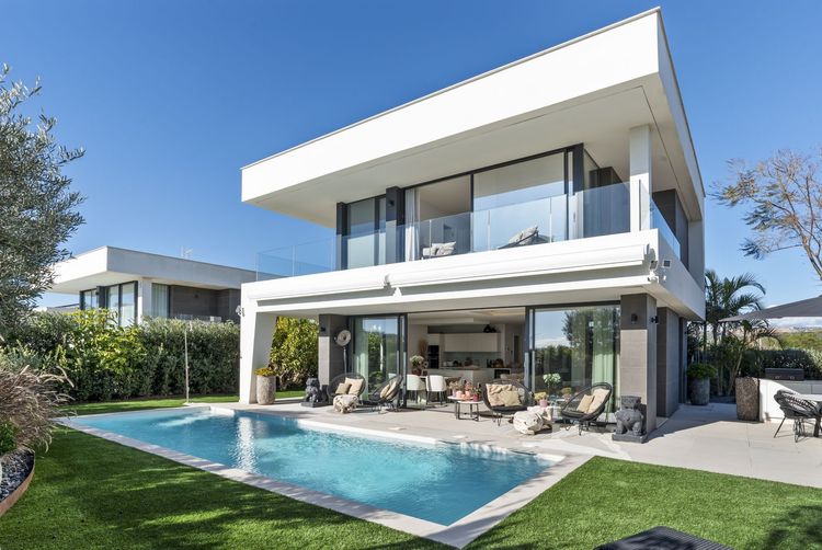 House | Resale in La Duquesa - Development photo 1