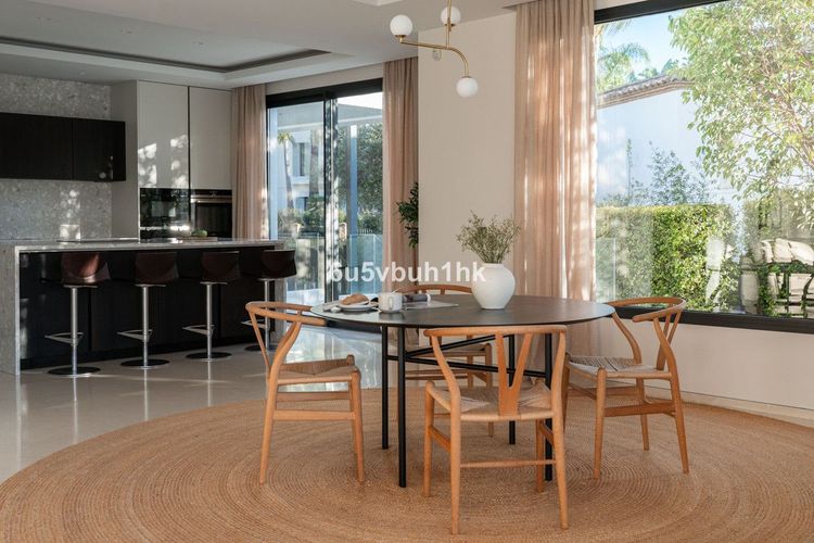 House | Resale in Marbella in Marbella Others, Costa del Sol - Photo 3