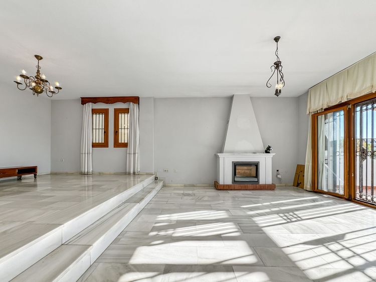 House | Resale in La Duquesa in La Duquesa, Costa del Sol - Photo 4