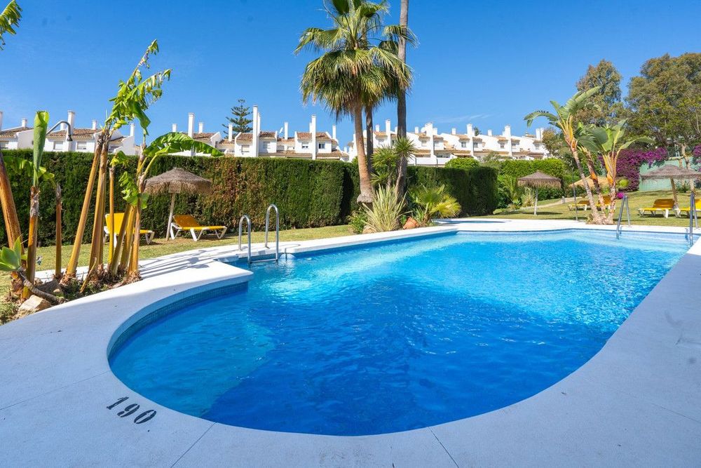 Apartment | Resale in Calahonda in Calahonda, Costa del Sol - Main property photo