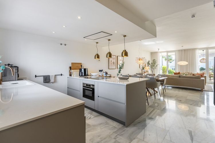 House | Resale in Estepona in Estepona, Costa del Sol - Photo 5