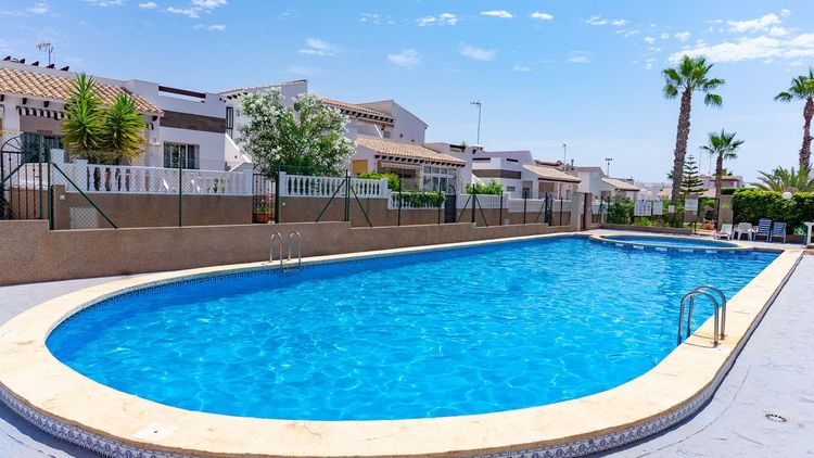 House | Resale in Punta Prima in Punta Prima, Costa Blanca - Photo 5