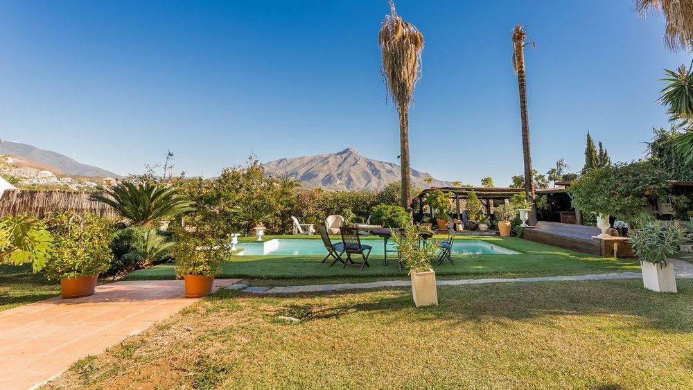 House | Resale in Nueva Andalucía in Nueva Andalucía Others, Costa del Sol - Main property photo