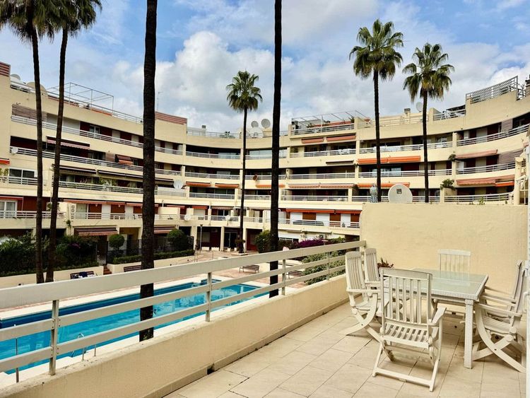 Apartment | Resale in Marbella in Marbella Others, Costa del Sol - Photo 2