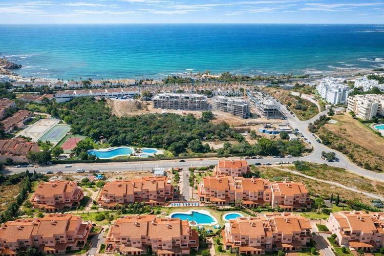 Apartment | Resale in El Faro in El Faro, Costa del Sol - Photo 5