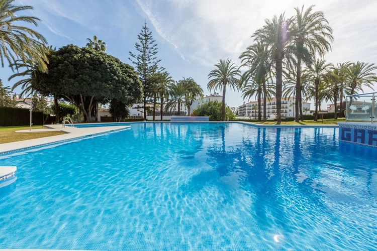 Apartment | Resale in Puerto Banús in Puerto Banús, Nueva Andalucía, Costa del Sol - Photo 2
