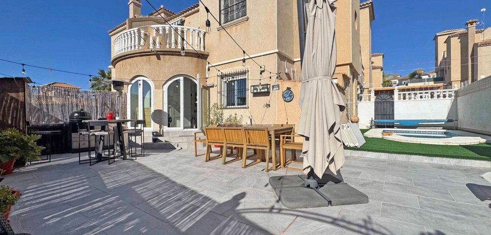House | Resale in Villamartin in Villamartin, Costa Blanca - Main property photo