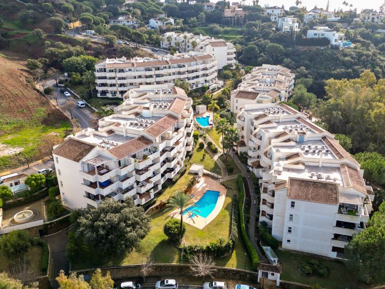 Apartment | Resale in Elviria in Elviria, Costa del Sol - Photo 4