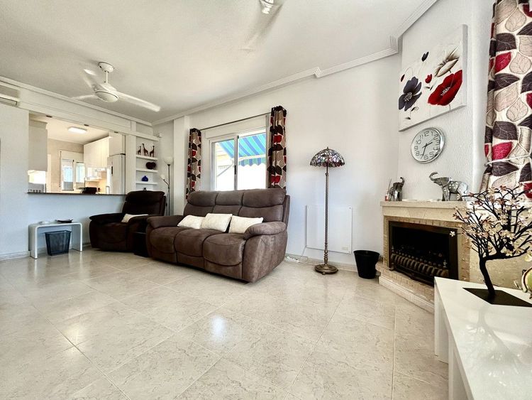 House | Resale in Villamartin in Villamartin, Costa Blanca - Photo 5