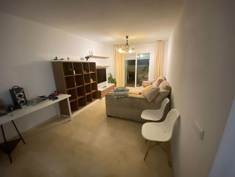 Apartment | Resale in Torrequebrada in Torrequebrada, Costa del Sol - Photo 2