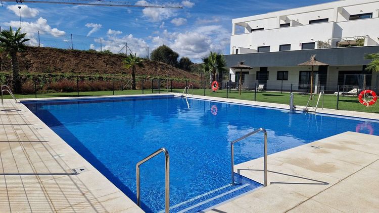 Apartment | Resale in Estepona in Estepona, Costa del Sol - Photo 2