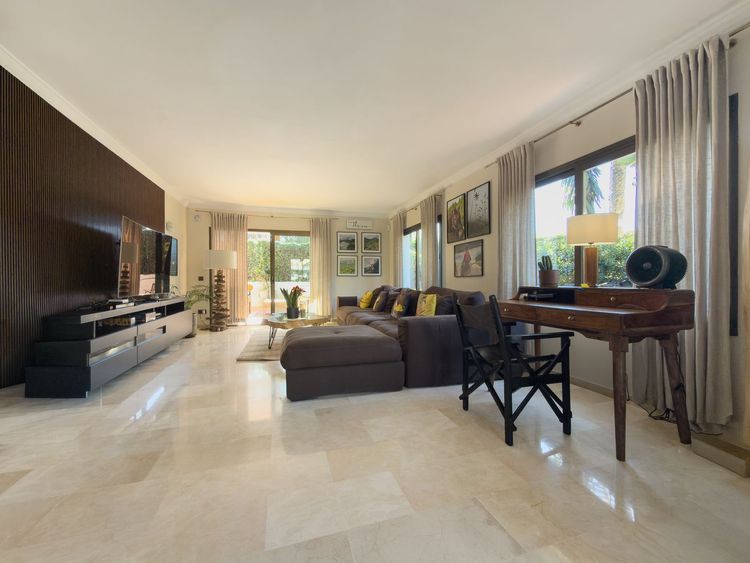 Apartment | Resale in Elviria in Elviria, Costa del Sol - Photo 5