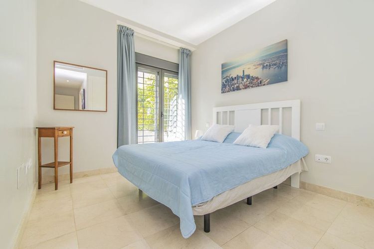 Apartment | Resale in Los Flamingos in Los Flamingos, Costa del Sol - Photo 5