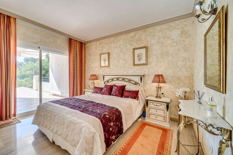 Apartment in Elviria in Elviria, Marbella East, Costa del Sol - Photo 5