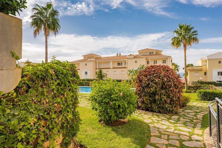 Apartment | Resale in Cabopino in Cabopino, Costa del Sol - Photo 2