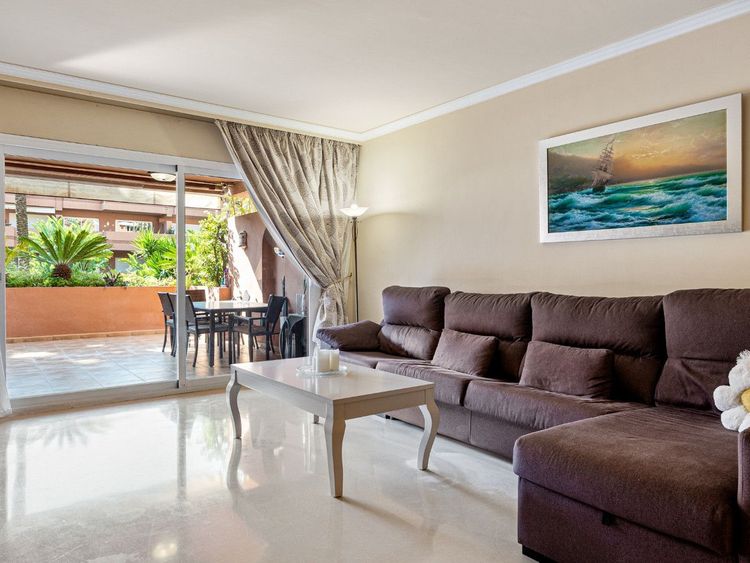 Apartment | Resale in Puerto Banús in Puerto Banús, Costa del Sol - Photo 2