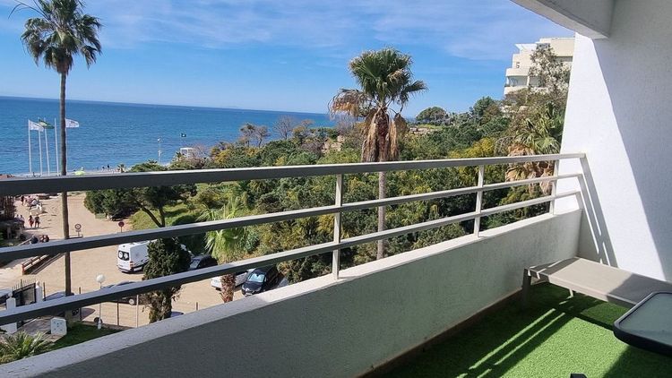 Apartment | Resale in Calahonda in Calahonda, Costa del Sol - Photo 2
