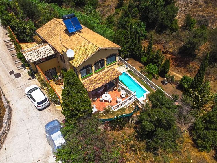 House | Resale in Torreblanca in Torreblanca, Costa del Sol - Photo 3