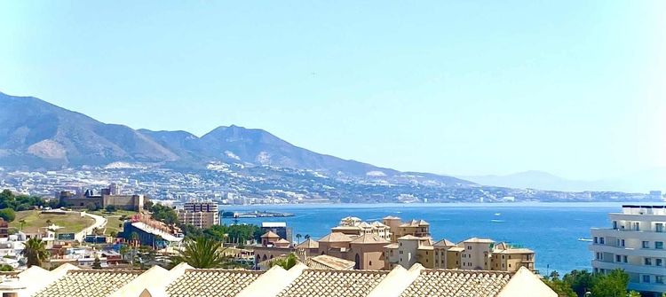 House | Resale in Mijas Costa in Mijas Costa, Costa del Sol - Photo 2