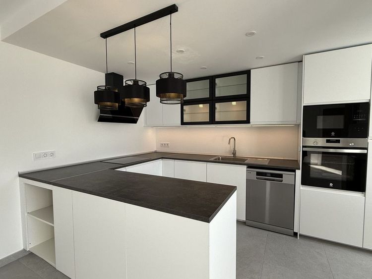 Penthouse | Resale in Elviria in Elviria, Costa del Sol - Photo 2