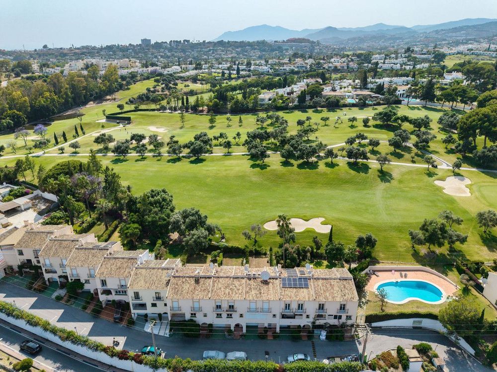 House | Resale in Nueva Andalucía in Nueva Andalucía Others, Costa del Sol - Main property photo