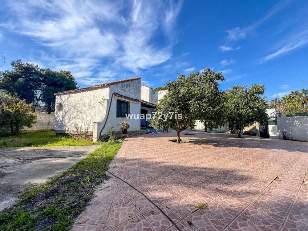 House | Resale in Estepona in Estepona, Costa del Sol - Main property photo