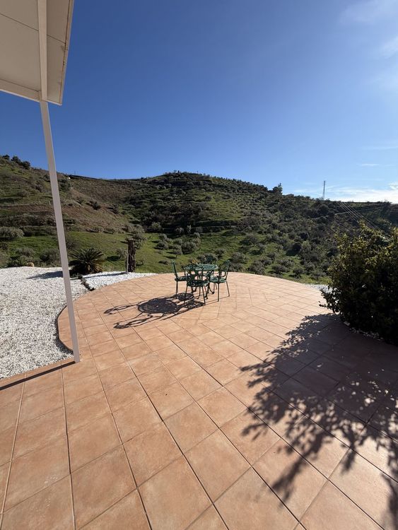 House | Resale in Moclinejo in Moclinejo, Costa del Sol - Photo 2