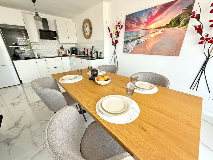Apartment | Resale in Punta Prima in Punta Prima, Costa Blanca - Photo 2