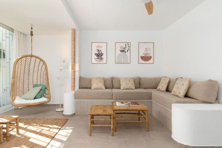 House | Resale in Calahonda in Calahonda, Costa del Sol - Photo 5