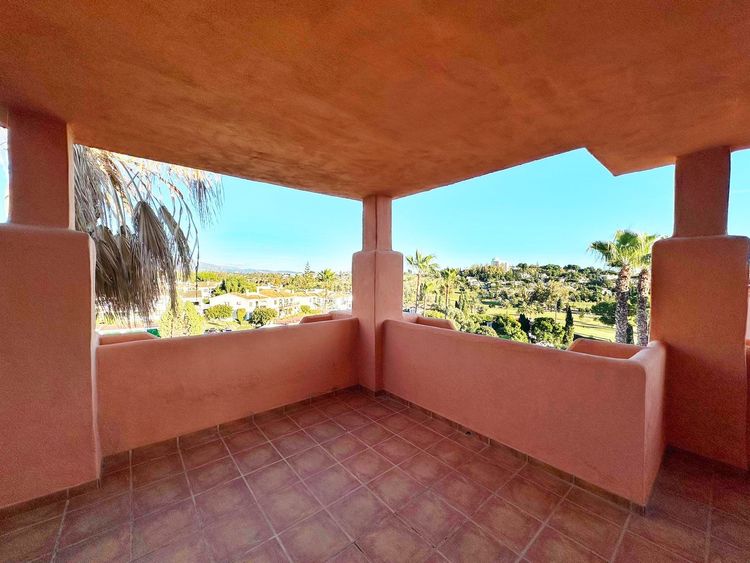 Penthouse | Resale in El Paraiso in El Paraiso, Costa del Sol - Photo 3
