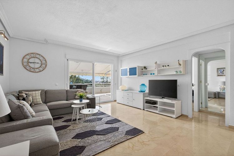 Apartment | Resale in Torrequebrada in Torrequebrada, Costa del Sol - Photo 5