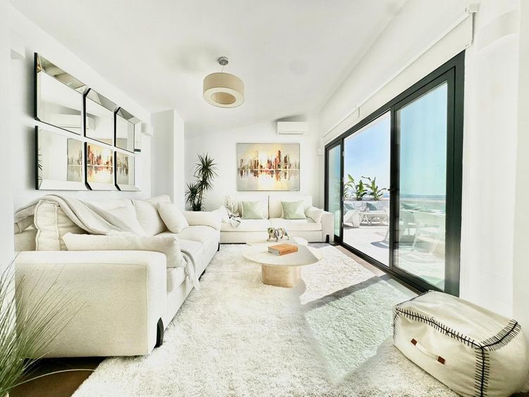 Apartment | Resale in Puerto Banús in Puerto Banús, Nueva Andalucía, Costa del Sol - Photo 2