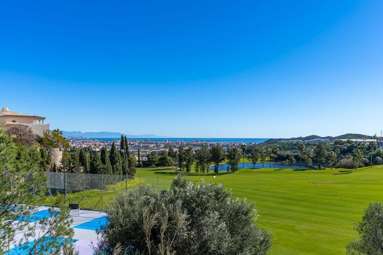 Penthouse | Resale in Cerros del Aguila in Cerros del Aguila, Costa del Sol - Photo 5