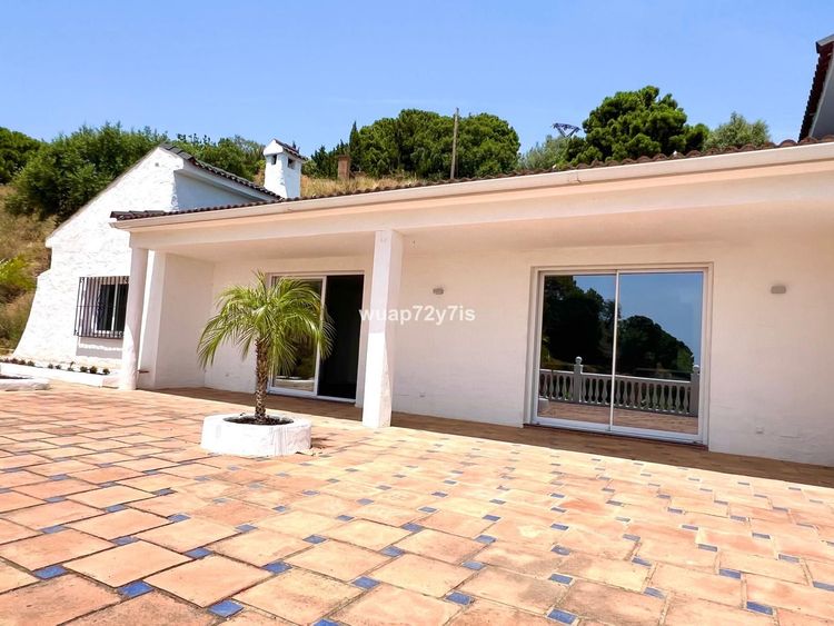 House | Resale in Estepona - Development photo 1