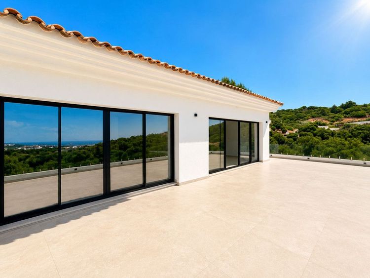 House | Resale in Sotogrande Alto in Sotogrande Alto, Costa del Sol - Photo 5