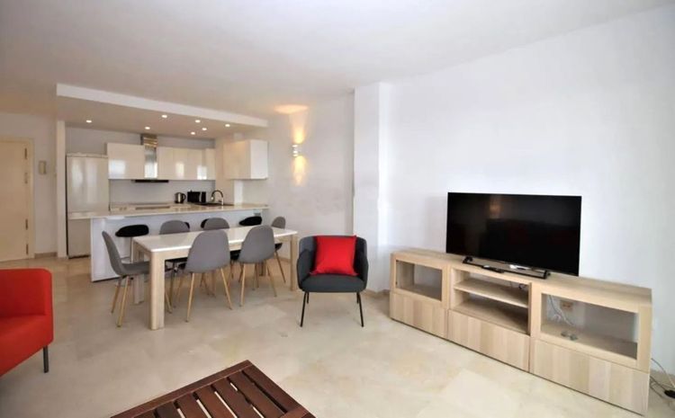 Apartment | Resale in Estepona in Estepona, Costa del Sol - Photo 2