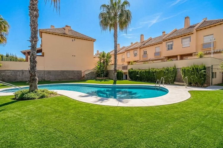 House | Resale in Calahonda in Calahonda, Costa del Sol - Photo 5